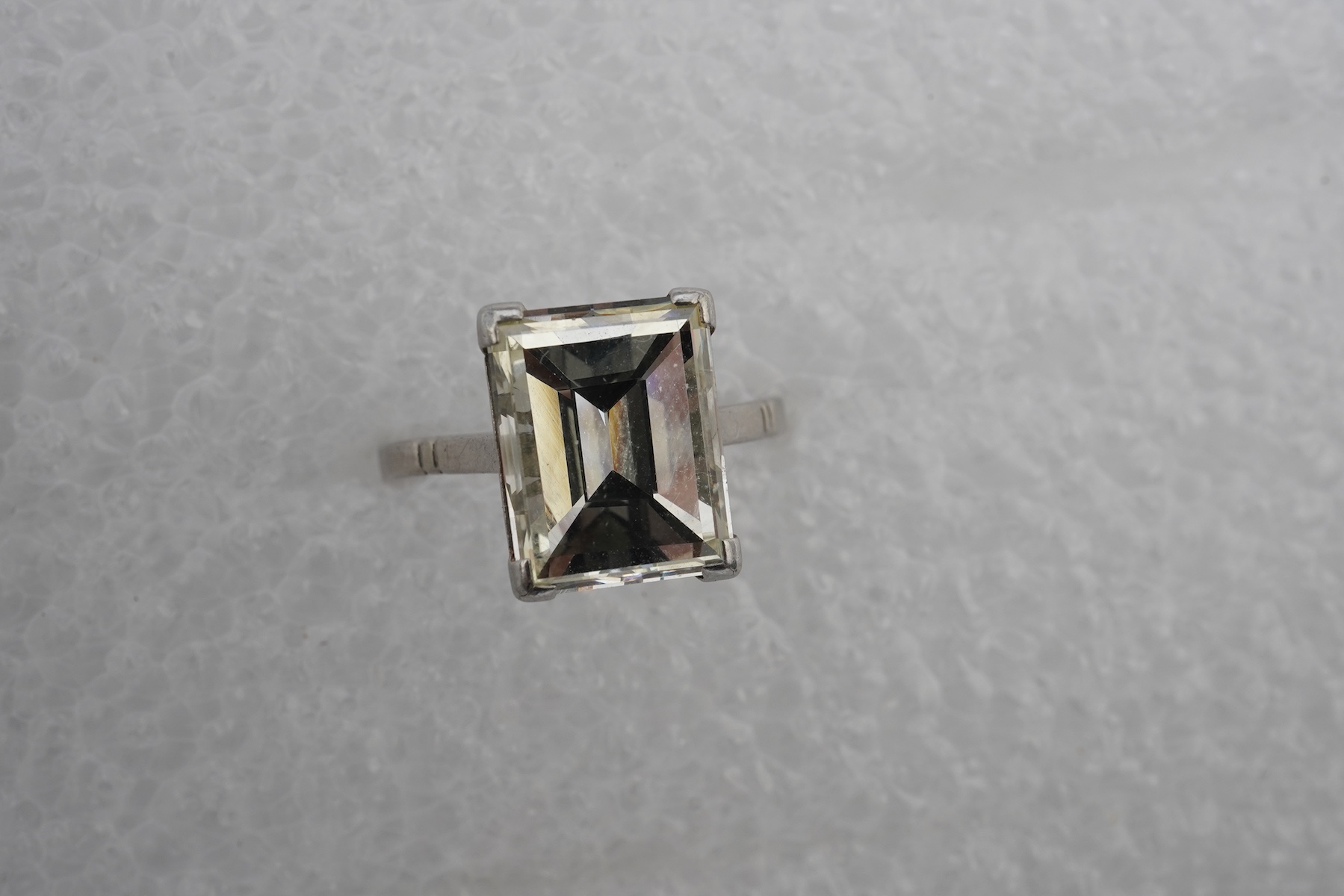 An Art Deco diamond solitaire ring, 1930s
